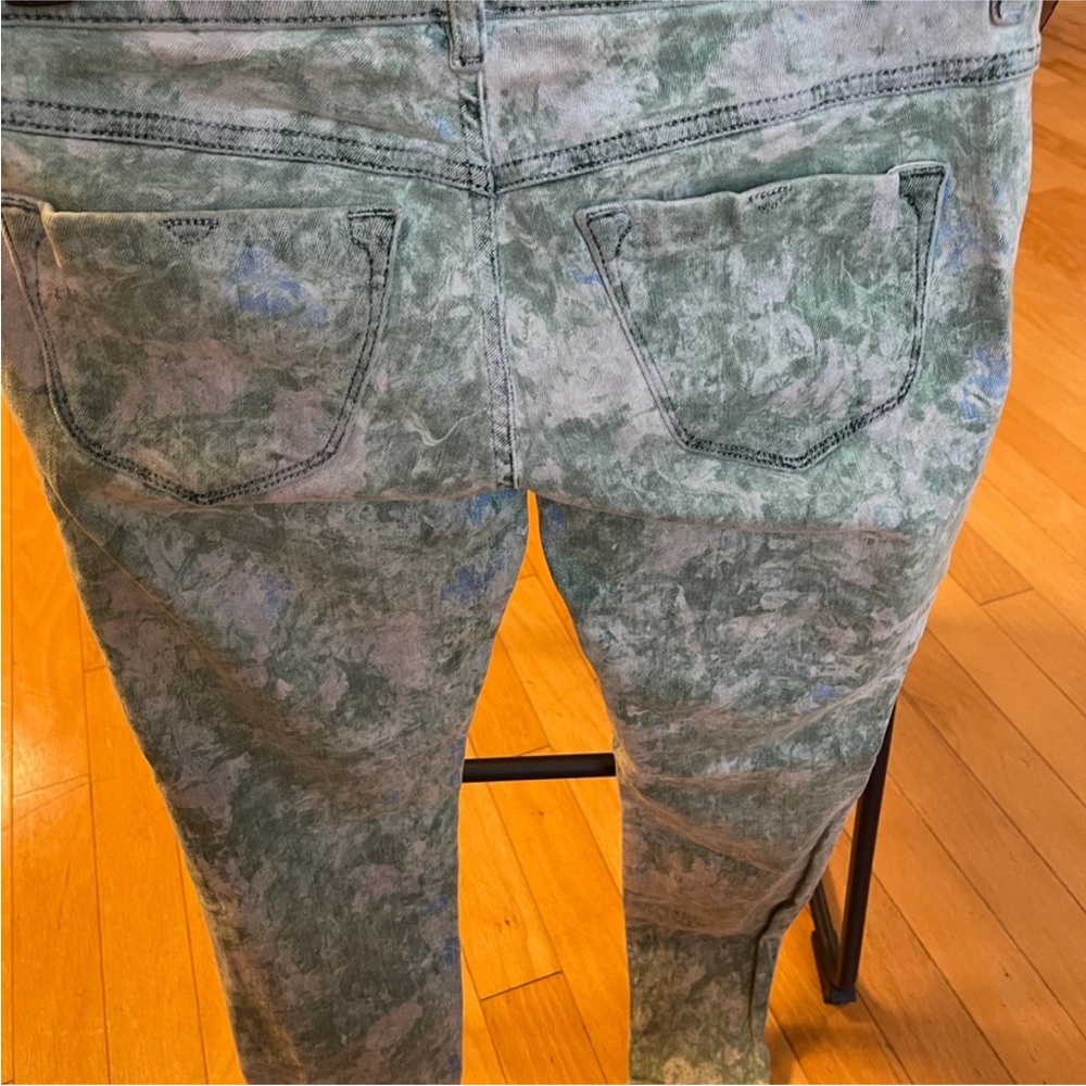 Green Multi Print Women Jeans - Picture 2 of 4
